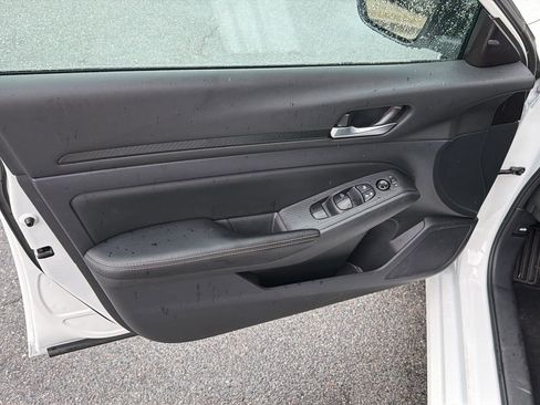 Used 2025 Nissan Altima 2.5 SV FWD image 16