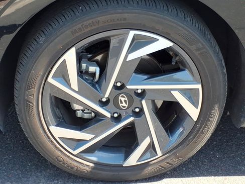 Certified 2025 Hyundai Elantra Sport FWD image 9
