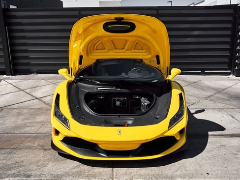 Used 2021 Ferrari F8 Tributo image 17