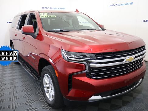 Certified 2023 Chevrolet Suburban LT w/ Luxury Package AWD/4WD image 3