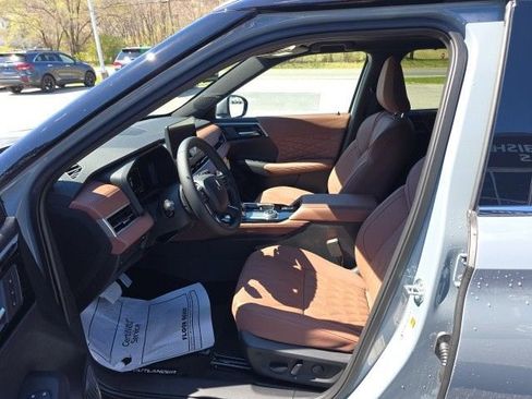 New 2025 Mitsubishi Outlander SEL image 13