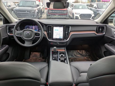 Certified 2025 Volvo V60 B5 Cross Country Plus image 27