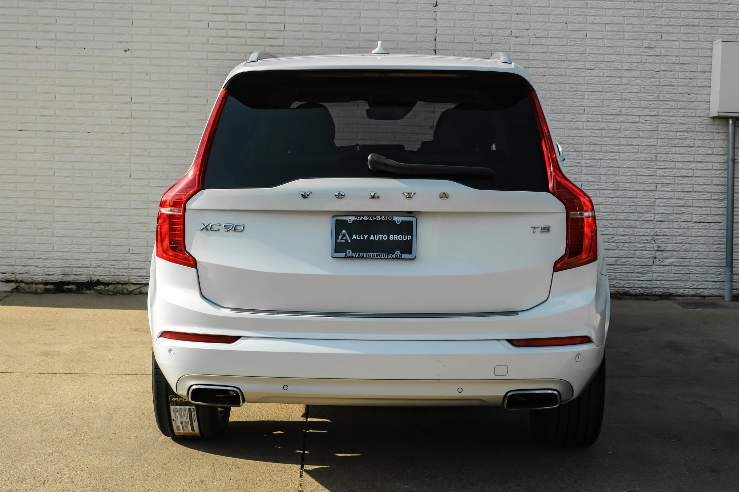 Used 2020 Volvo XC90 T5 Momentum w/ Protection Package Premier FWD image 9