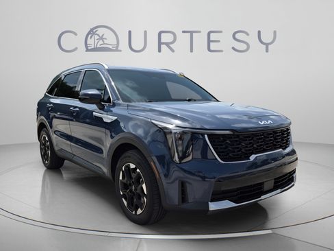 Certified 2025 Kia Sorento S FWD image 9