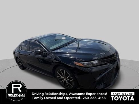 Used 2021 Toyota Camry SE FWD image 3
