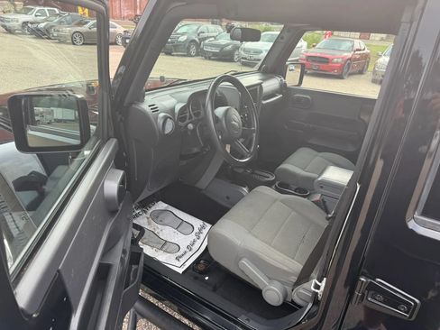 Used 2007 Jeep Wrangler Unlimited Sahara AWD/4WD image 12