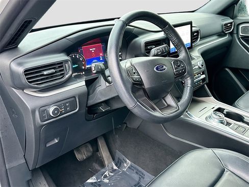 Used 2020 Ford Explorer XLT w/ Equipment Group 202A image 9