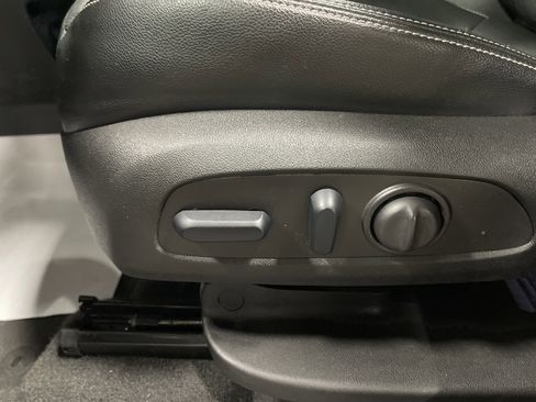 Used 2024 GMC Terrain SLT image 9