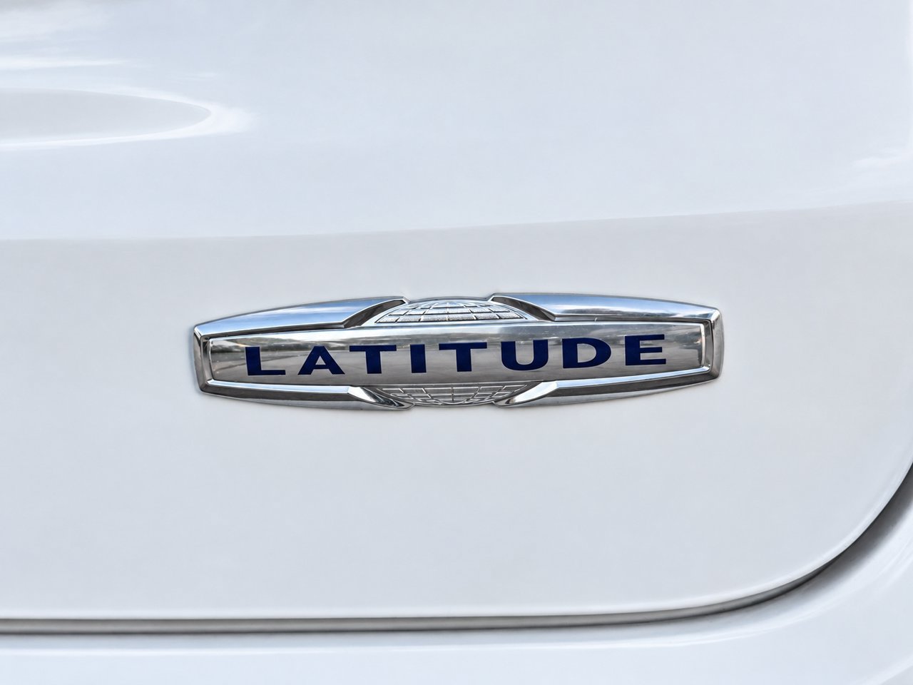 Used 2025 Jeep Compass Latitude AWD/4WD image 8