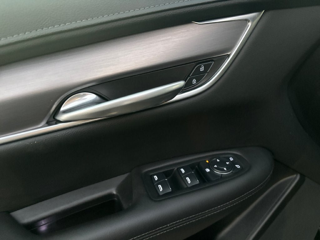 Certified 2024 Cadillac XT5 Luxury FWD image 11