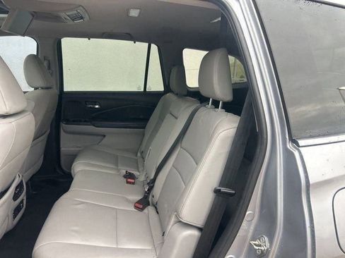 Used 2017 Honda Pilot Touring image 10