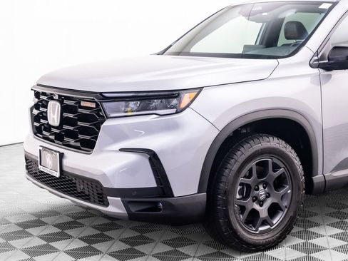 Certified 2025 Honda Pilot TrailSport image 34