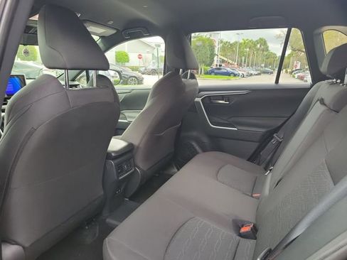 Used 2025 Toyota RAV4 SE image 5