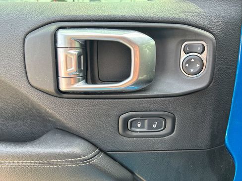 Used 2022 Jeep Wrangler Unlimited Sahara w/ LED Lighting Group AWD/4WD image 13