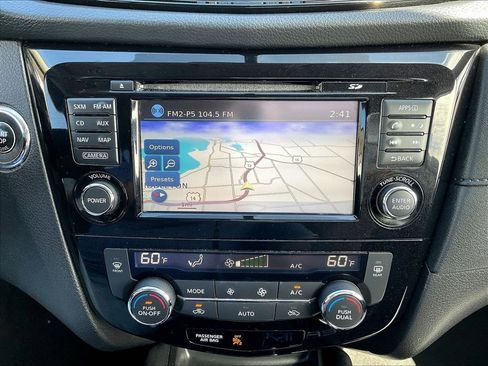 Used 2017 Nissan Rogue SV w/ SV Premium Package AWD/4WD image 15