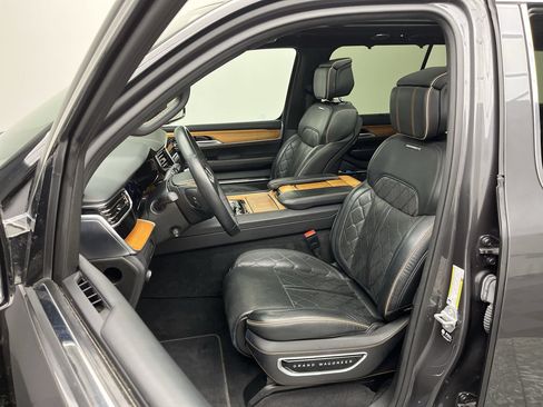 Used 2024 Jeep Grand Wagoneer L Series III AWD/4WD image 16