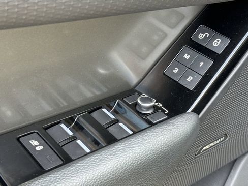 Used 2018 Land Rover Range Rover Velar S image 23