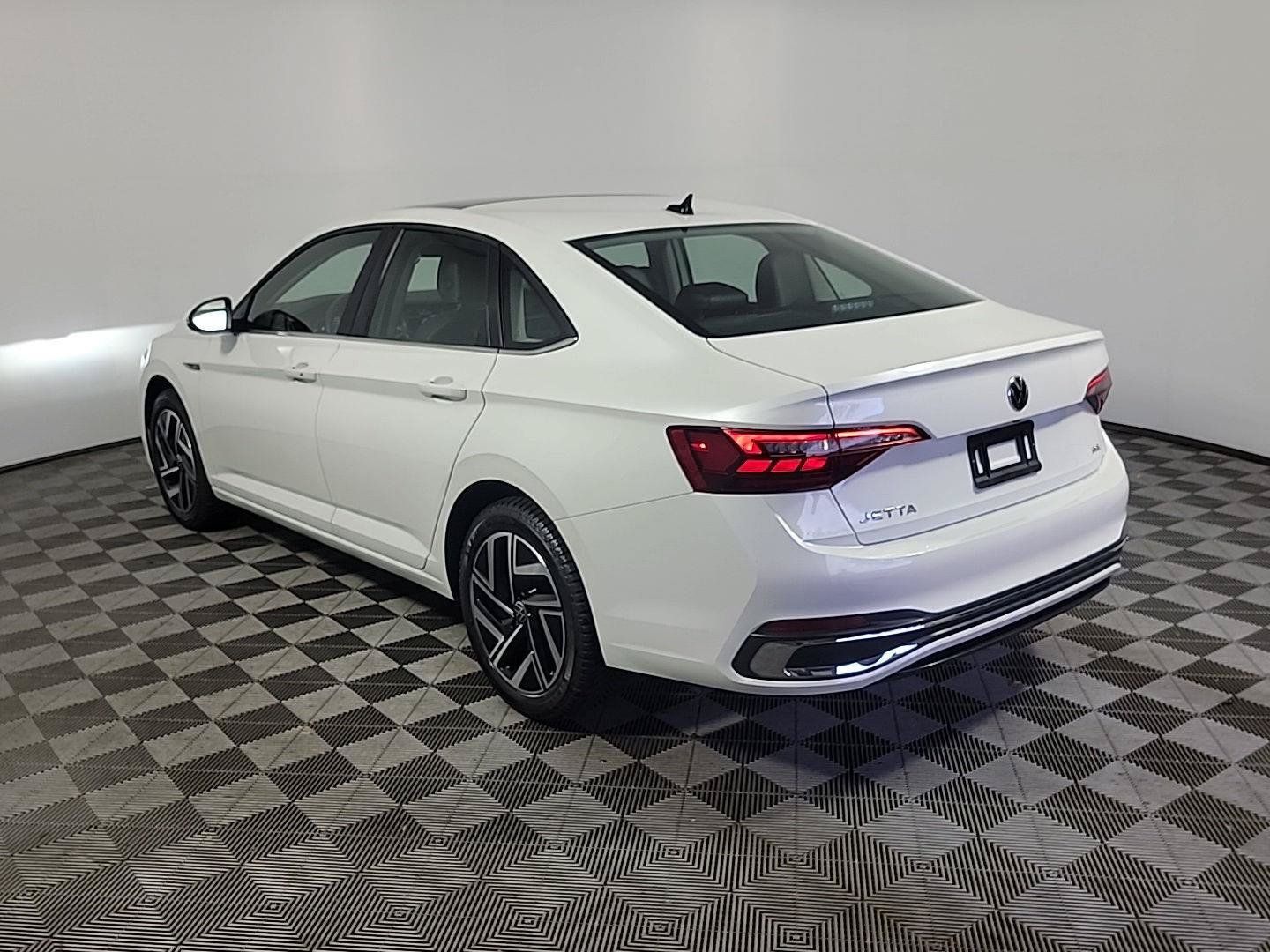 Used 2022 Volkswagen Jetta SEL FWD image 9