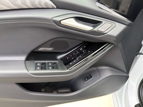 Used 2025 Audi A6 e-tron Premium Plus w/ Premium Plus RWD image 13
