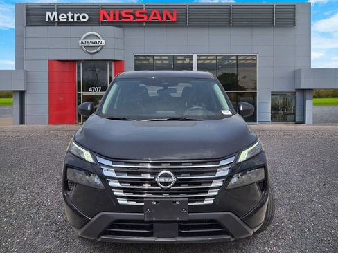 Used 2025 Nissan Rogue S FWD image 2