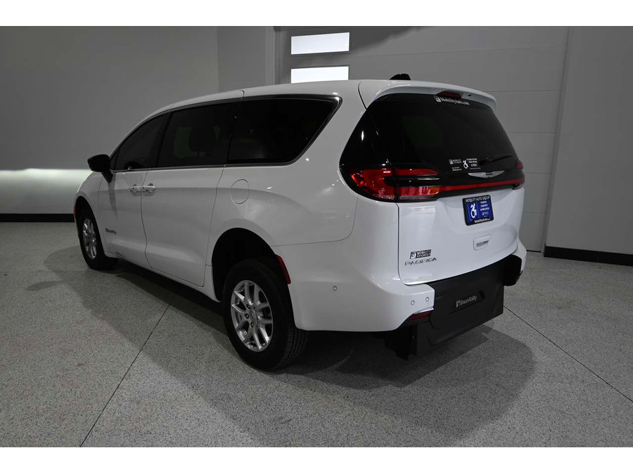 Used 2025 Chrysler Pacifica Select FWD image 8