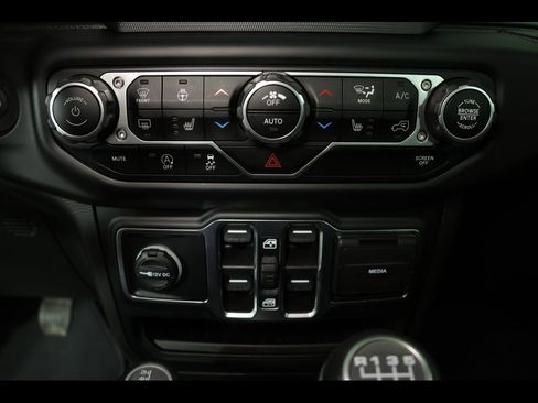 Used 2021 Jeep Gladiator Sport image 24