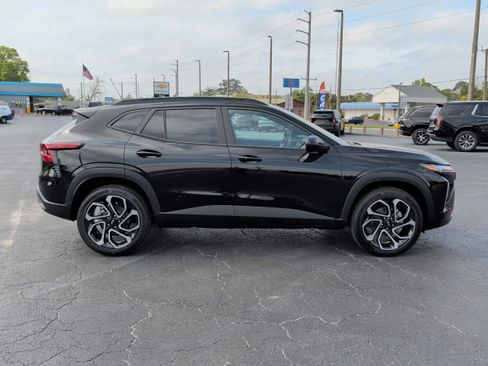New 2026 Chevrolet Trax RS w/ Sunroof Package image 8