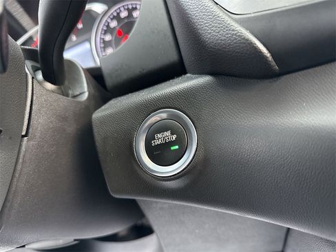 Used 2024 GMC Terrain SLT image 19