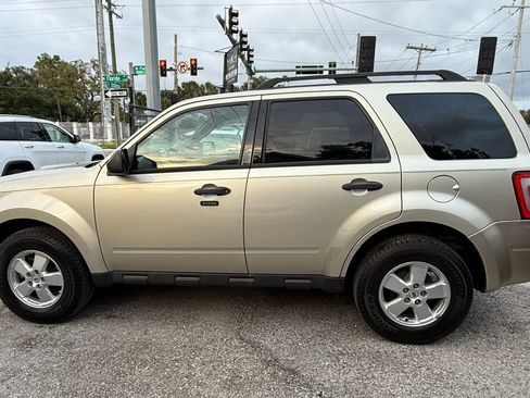 Used 2011 Ford Escape XLT w/ Class II Trailer Tow Pkg image 4