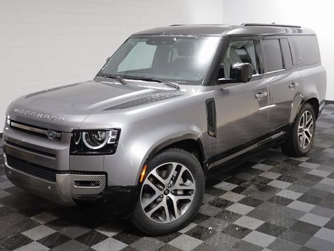 Used 2023 Land Rover Defender 130 SE image 2