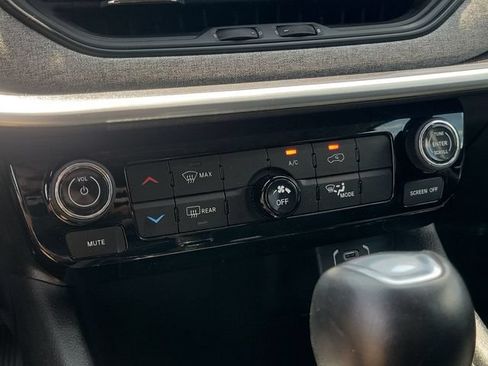 Used 2022 Jeep Compass Latitude w/ Sun and Sound Group AWD/4WD image 25