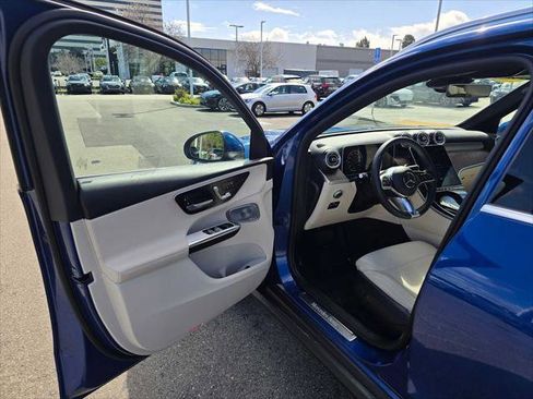 Used 2025 Mercedes-Benz GLC 350e 4MATIC image 21