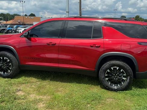 Used 2025 Chevrolet Traverse Z71 AWD/4WD image 4