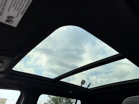 New 2025 Chevrolet Suburban Premier image 16