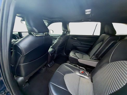Used 2021 Toyota Highlander XSE FWD image 22