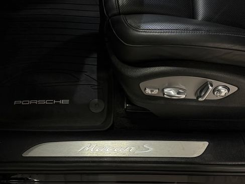 Certified 2023 Porsche Macan S AWD/4WD image 36