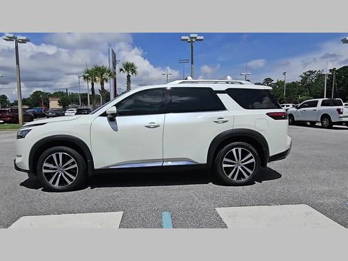 Used 2024 Nissan Pathfinder Platinum FWD image 26