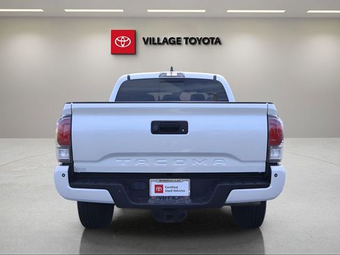 Certified 2021 Toyota Tacoma Limited image 4