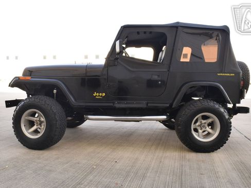 Used 1993 Jeep Wrangler 4WD image 6