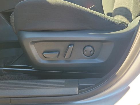 Used 2022 Nissan Rogue SV image 22