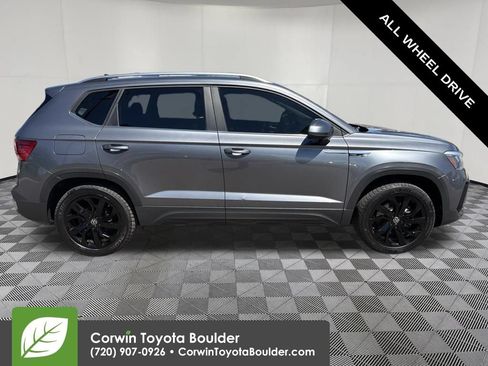 Used 2022 Volkswagen Taos SE w/ Panoramic Sunroof Package AWD/4WD image 9
