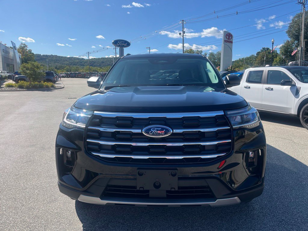 Used 2025 Ford Explorer Active w/ Active Comfort Package AWD/4WD image 2