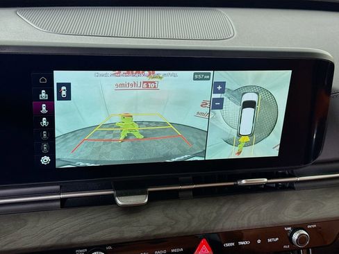 Used 2024 Kia Carnival SX FWD image 6