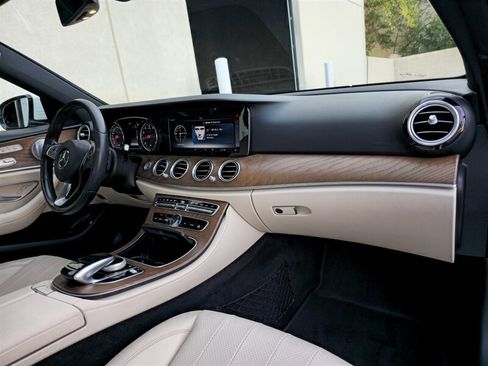 Used 2018 Mercedes-Benz E 400 4MATIC Sedan w/ Premium 1 Package image 25