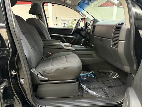 Used 2015 Nissan Titan SV w/ SV Value Truck Package AWD/4WD image 17