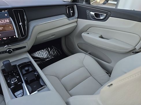 Certified 2025 Volvo XC60 B5 Plus w/ Climate Package image 19