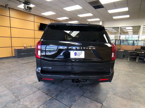 Used 2025 Ford Expedition Active AWD/4WD image 6