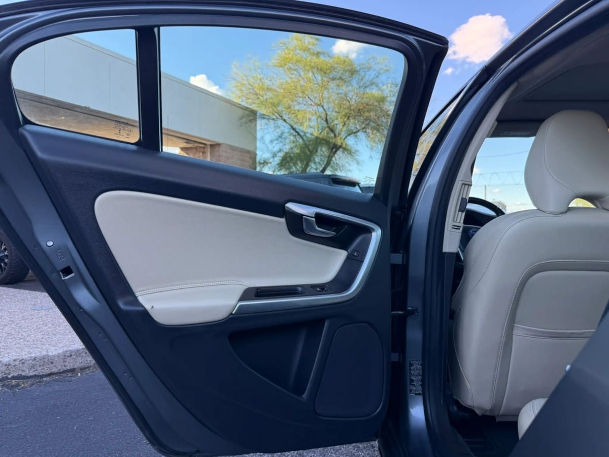 Used 2017 Volvo S60 T5 Dynamic FWD image 33