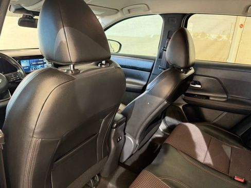Used 2025 Nissan Kicks SR FWD image 28
