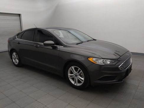 Used 2018 Ford Fusion SE w/ Fusion SE Technology Package FWD image 11